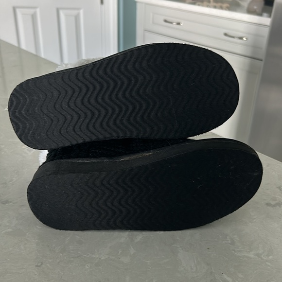 NY Giants Slippers by Forever Collectibles - Picture 5 of 10